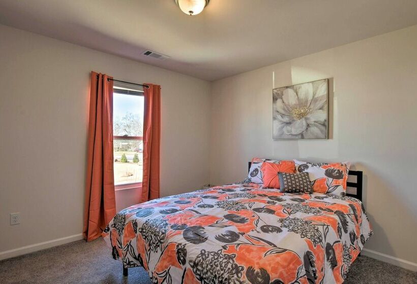 Gorgeous Family Friendly Greenville Home!