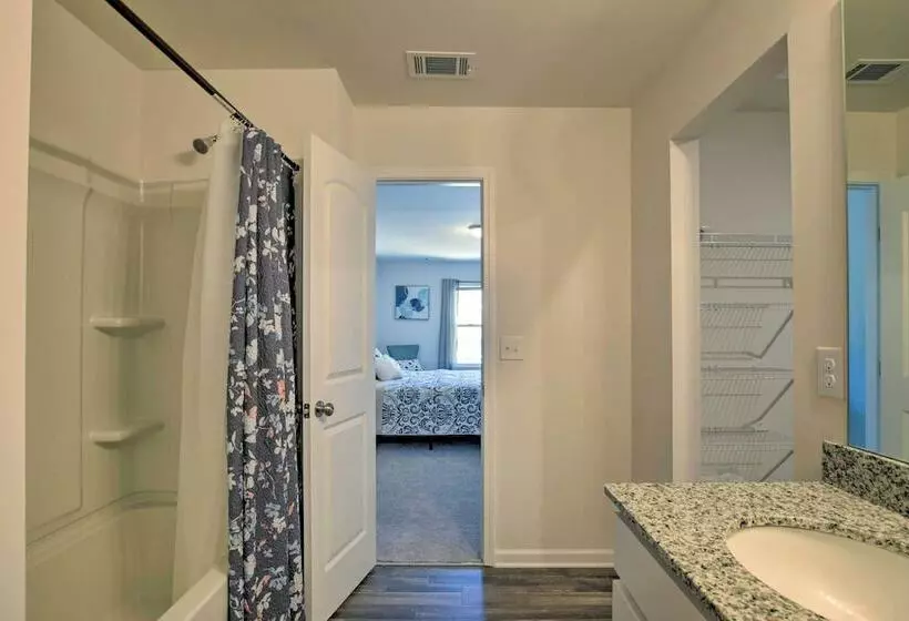 Gorgeous Family Friendly Greenville Home!