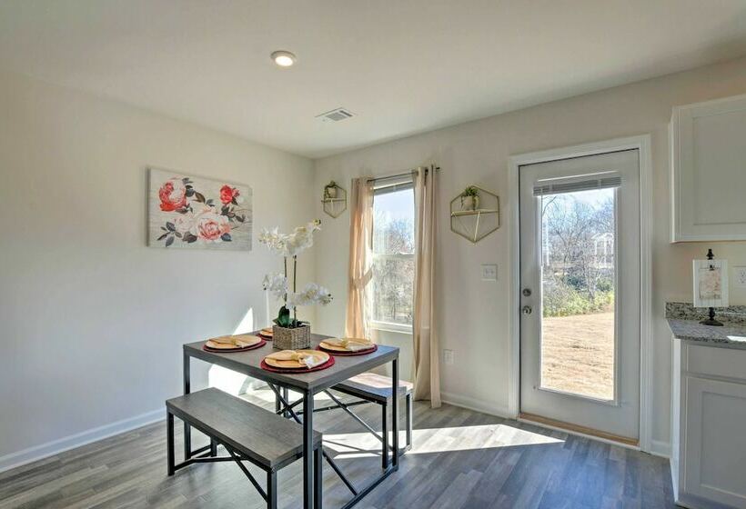 Gorgeous Family Friendly Greenville Home!