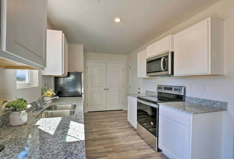 Gorgeous Family Friendly Greenville Home!