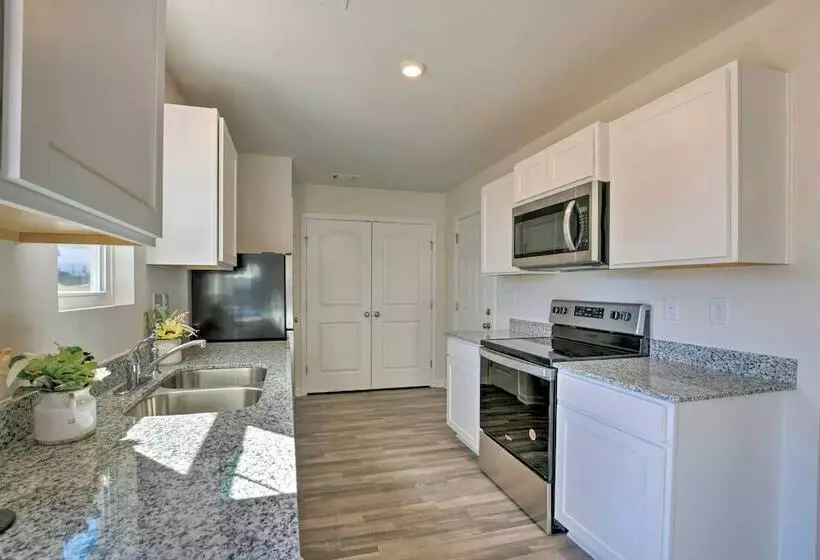 Gorgeous Family Friendly Greenville Home!