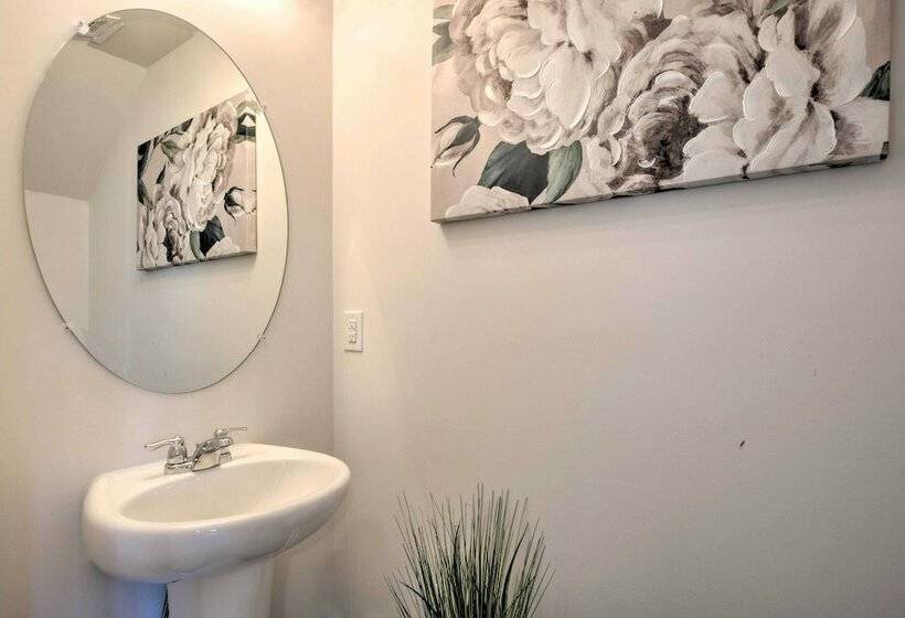 Gorgeous Family Friendly Greenville Home!