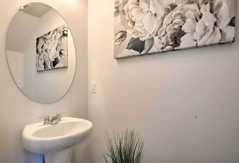 Gorgeous Family Friendly Greenville Home!