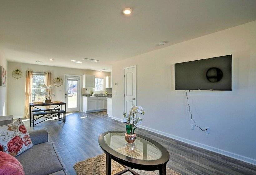 Gorgeous Family Friendly Greenville Home!