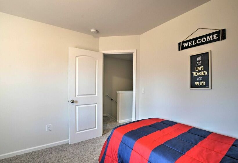 Gorgeous Family Friendly Greenville Home!