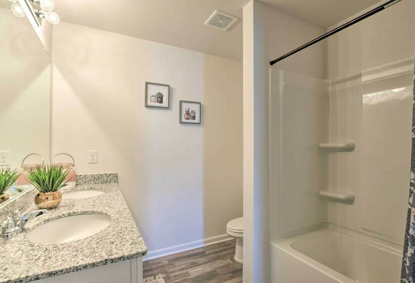 Gorgeous Family Friendly Greenville Home!