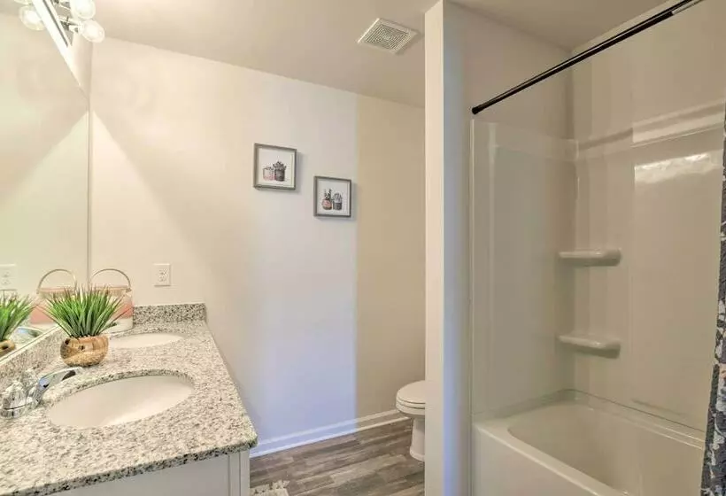 Gorgeous Family Friendly Greenville Home!