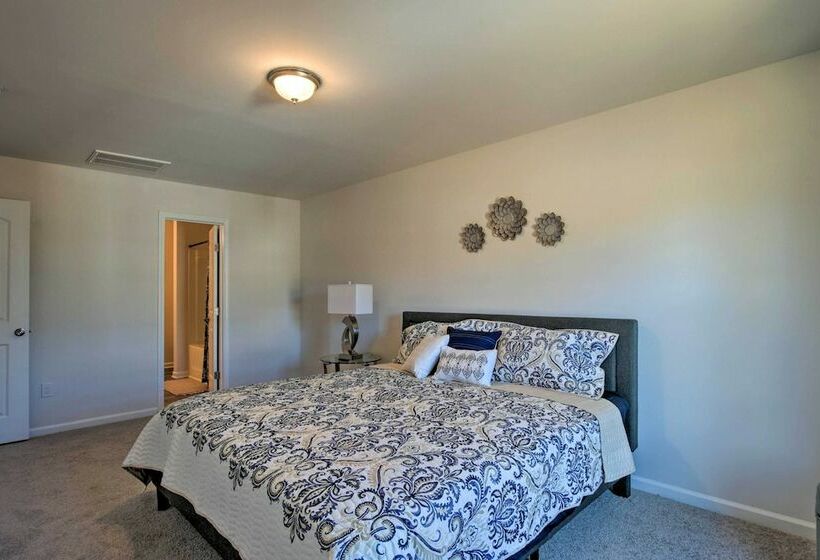 Gorgeous Family Friendly Greenville Home!