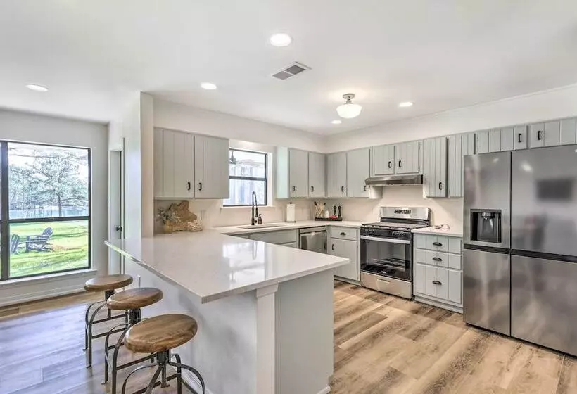 Green Acres  Home W/ Fire Pit + Fishing Pond