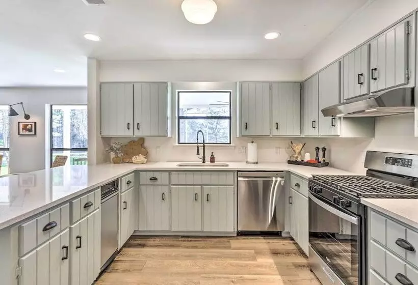 Green Acres  Home W/ Fire Pit + Fishing Pond