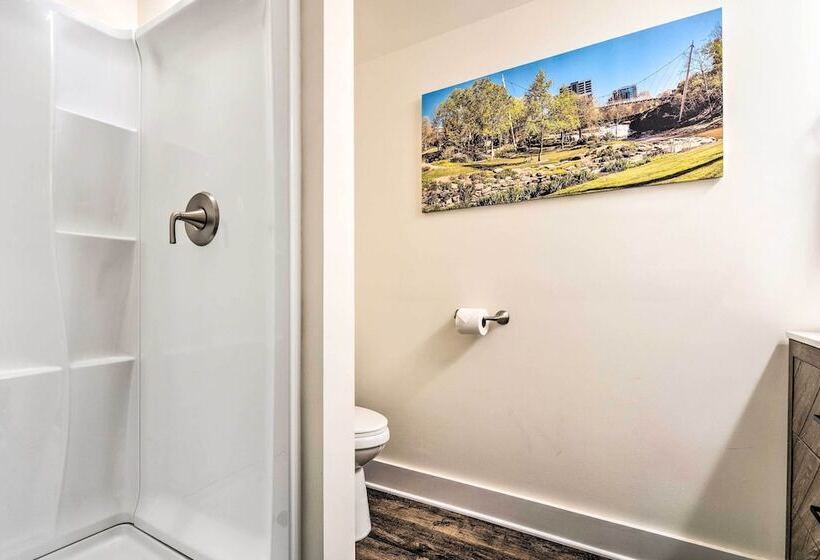 Greenville Escape W/ Deck + Fire Pit!