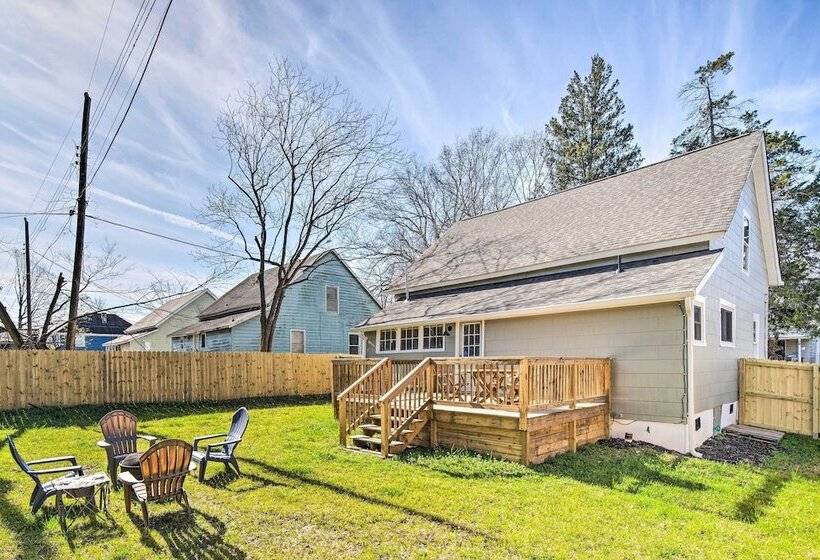 Greenville Escape W/ Deck + Fire Pit!