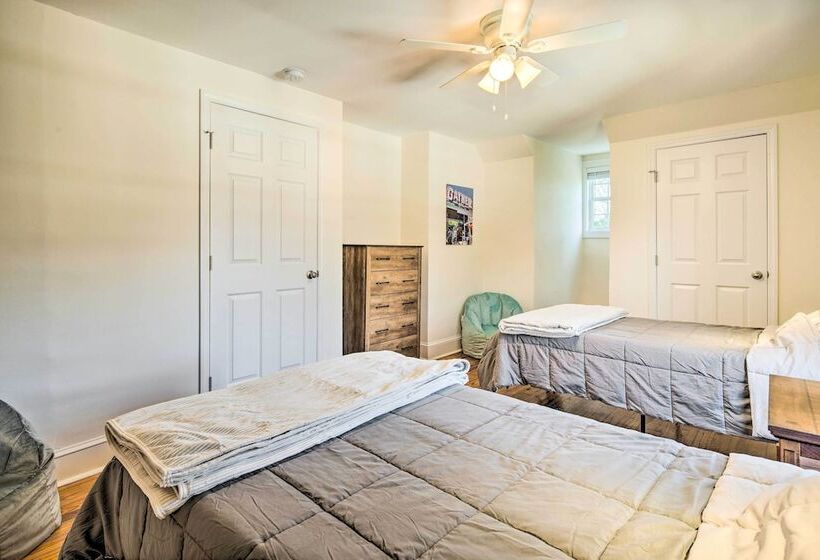 Greenville Escape W/ Deck + Fire Pit!