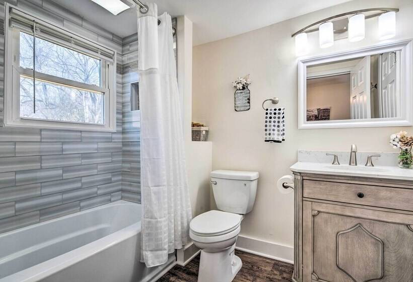 Greenville Escape W/ Deck + Fire Pit!