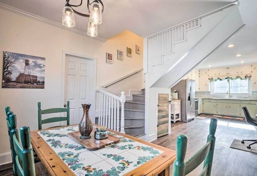 Greenville Escape W/ Deck + Fire Pit!