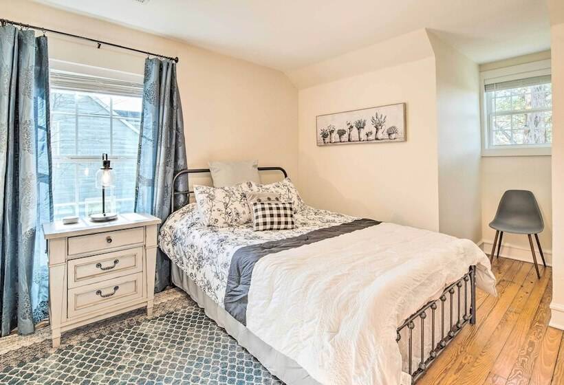 Greenville Escape W/ Deck + Fire Pit!