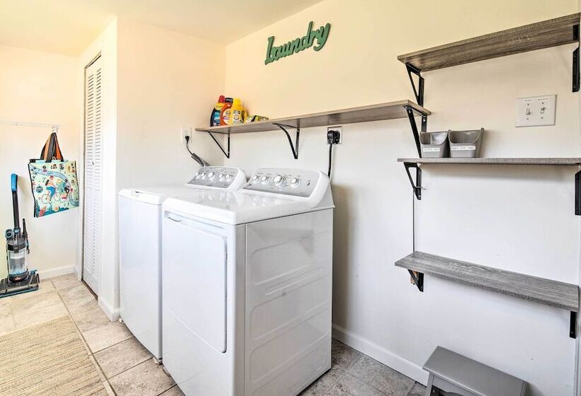 Greenville Escape W/ Deck + Fire Pit!