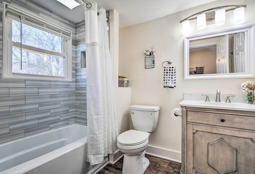 Greenville Escape W/ Deck + Fire Pit!