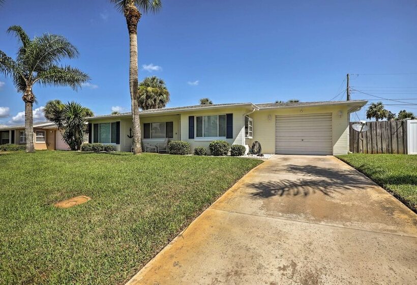 Ormond Beach Home: Screened Porch, Walk To Beach!