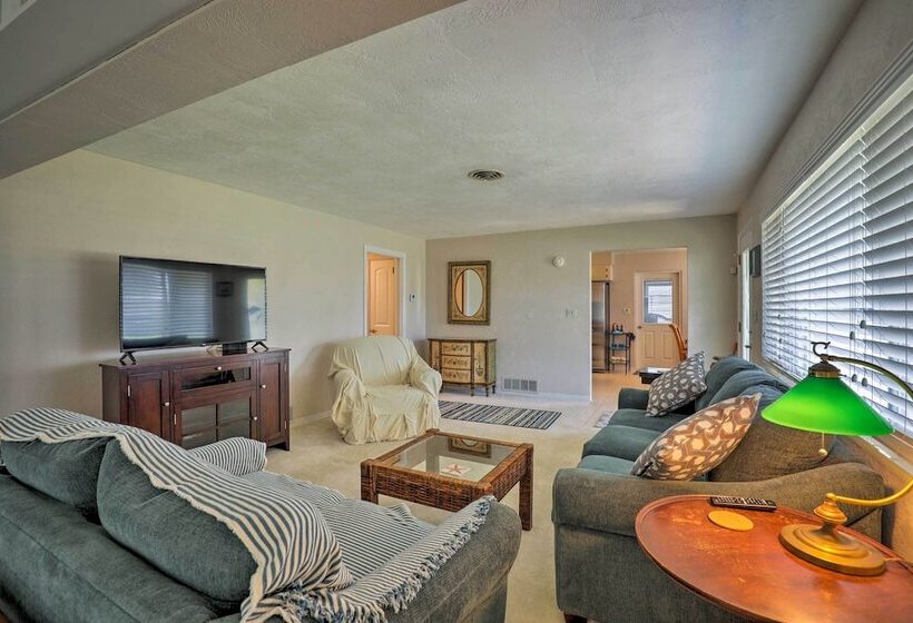 Ormond Beach Home: Screened Porch, Walk To Beach!