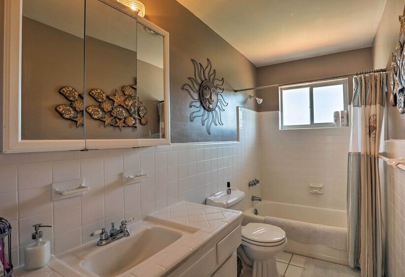 Ormond Beach Home: Screened Porch, Walk To Beach!