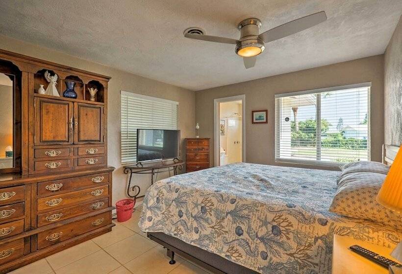 Ormond Beach Home: Screened Porch, Walk To Beach!