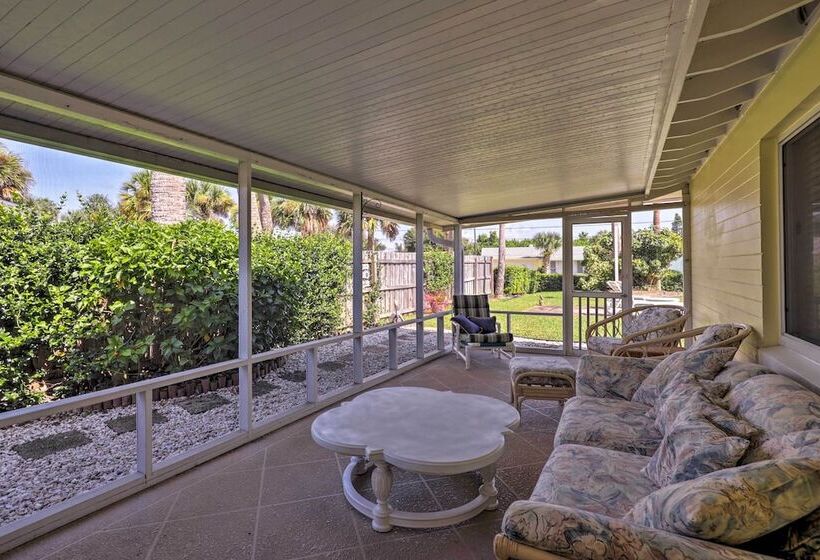 Ormond Beach Home: Screened Porch, Walk To Beach!