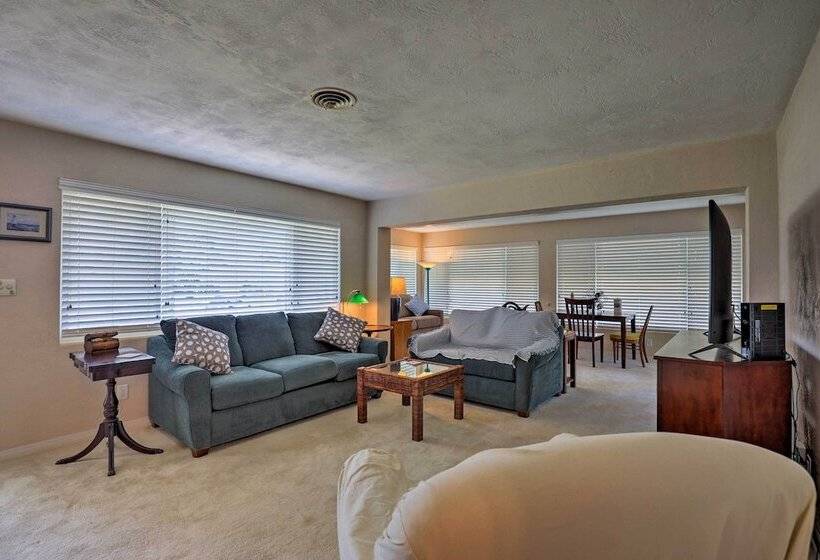 Ormond Beach Home: Screened Porch, Walk To Beach!