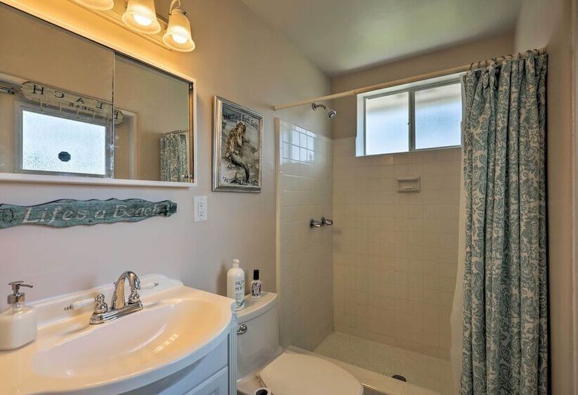 Ormond Beach Home: Screened Porch, Walk To Beach!