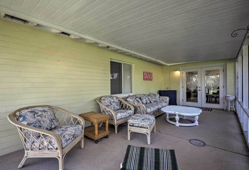 Ormond Beach Home: Screened Porch, Walk To Beach!