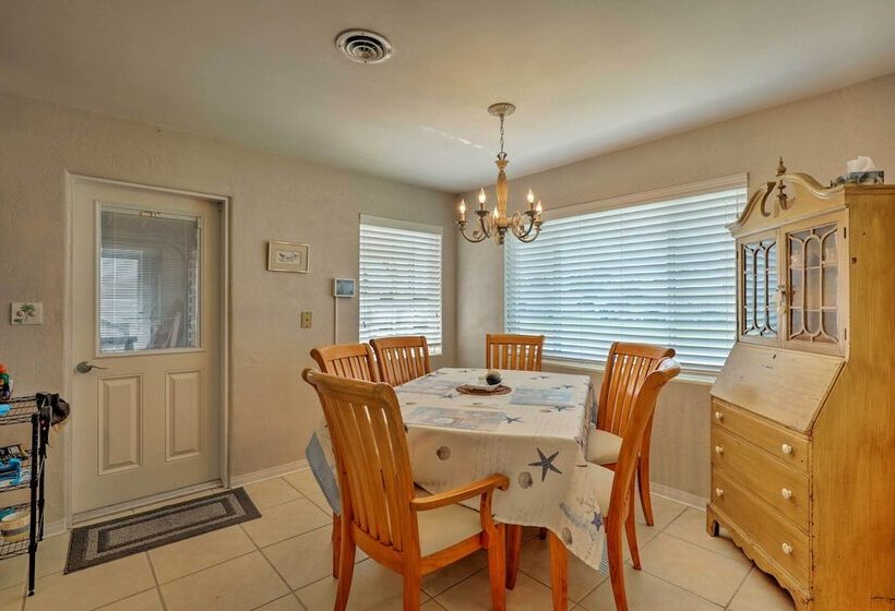 Ormond Beach Home: Screened Porch, Walk To Beach!