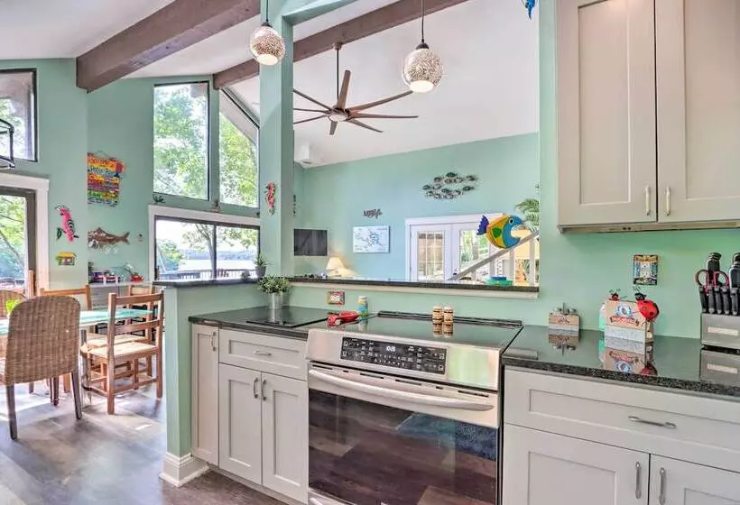 2 Mi To Margaritaville: Lake Of The Ozarks Home!