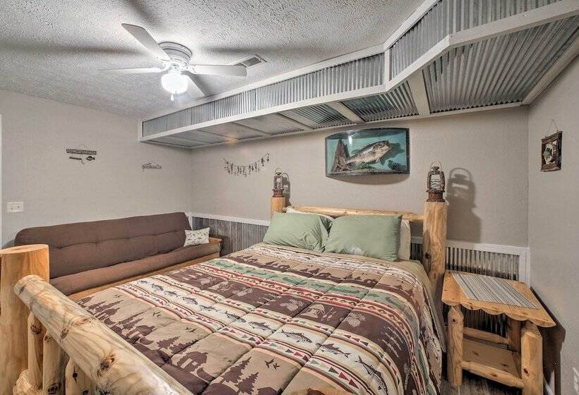 Lakefront Table Rock Home With Fire Pit!