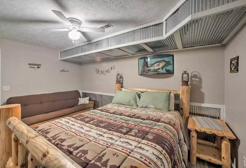 Lakefront Table Rock Home With Fire Pit!