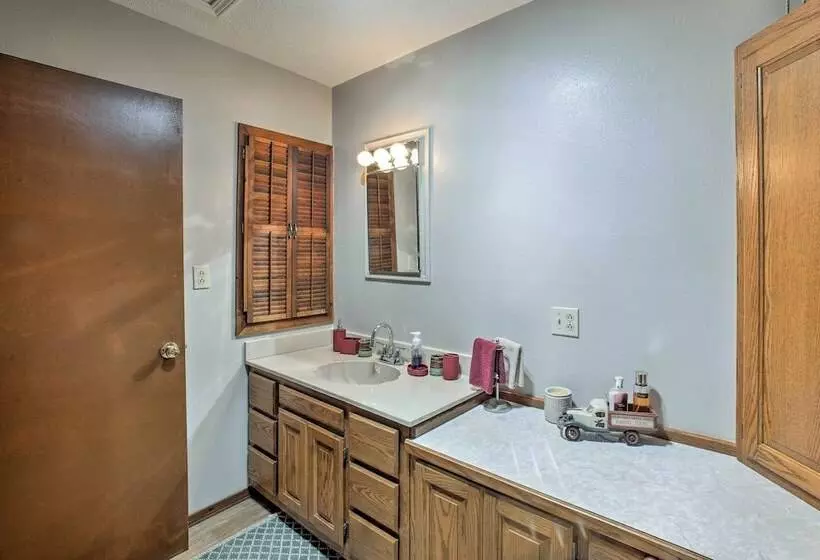 Lakefront Table Rock Home With Fire Pit!