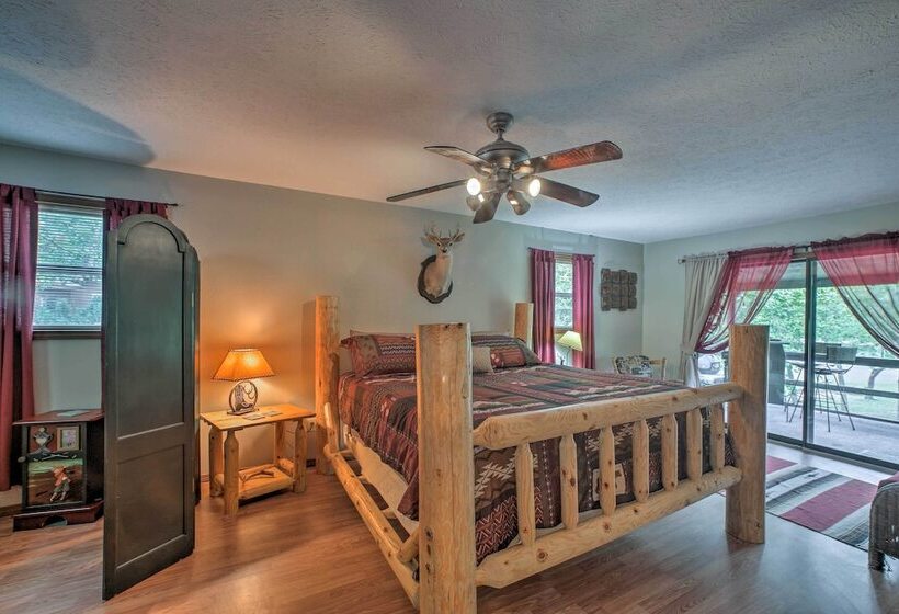 Lakefront Table Rock Home With Fire Pit!