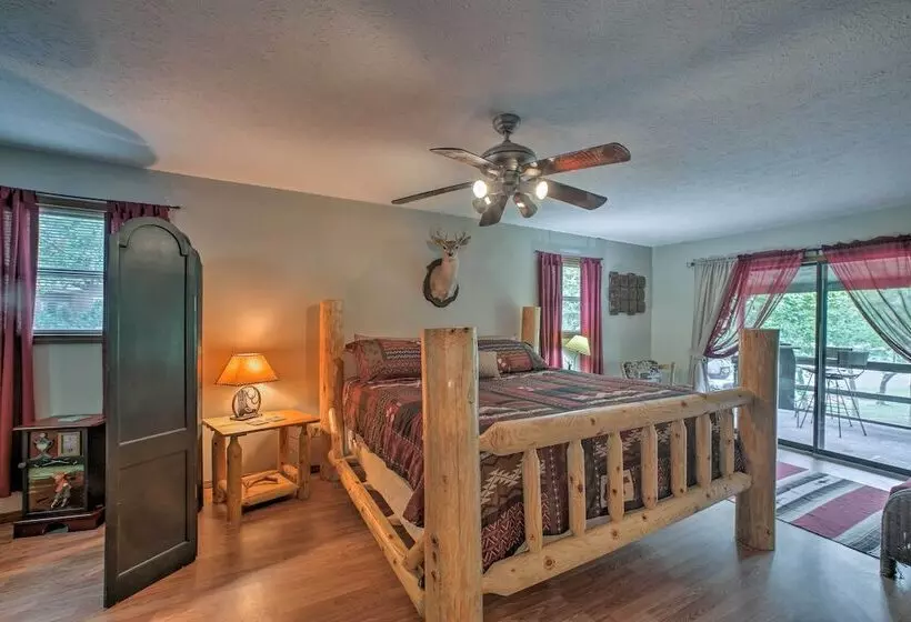 Lakefront Table Rock Home With Fire Pit!