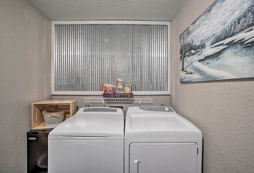 Lakefront Table Rock Home With Fire Pit!