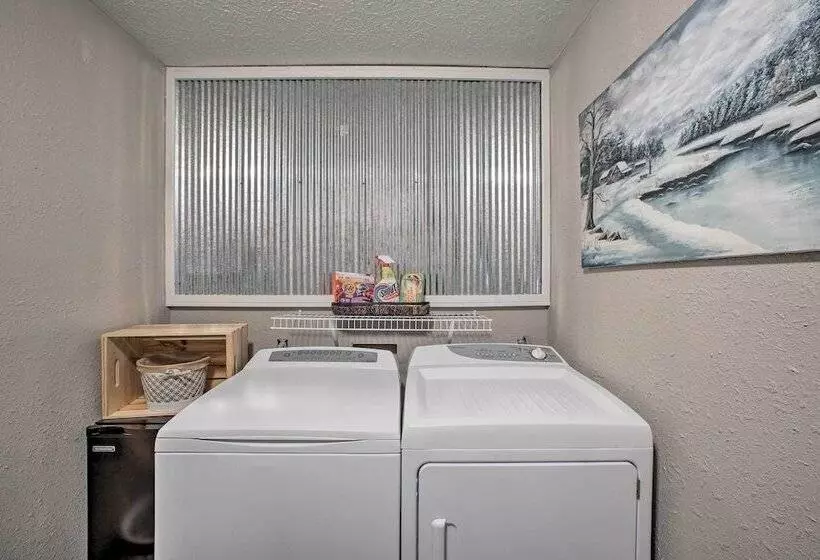 Lakefront Table Rock Home With Fire Pit!