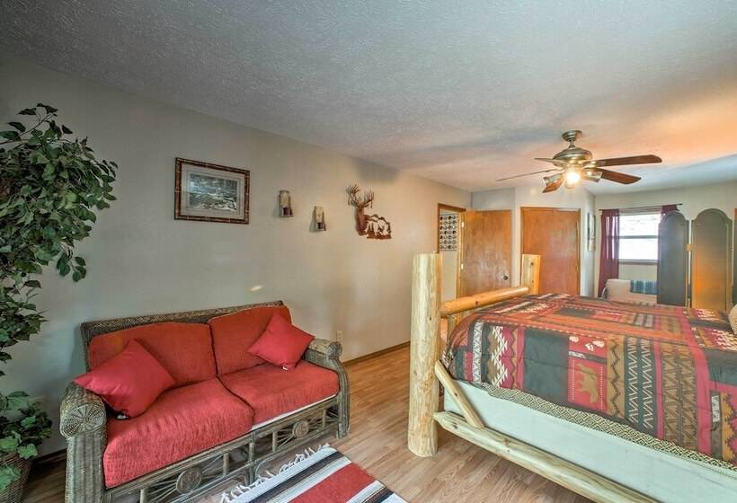 Lakefront Table Rock Home With Fire Pit!