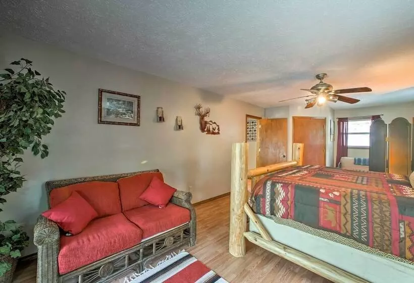 Lakefront Table Rock Home With Fire Pit!