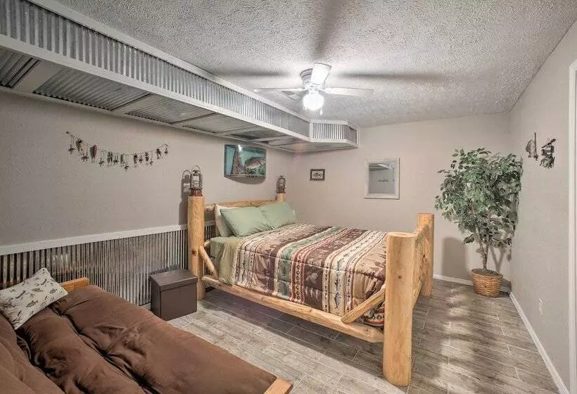 Lakefront Table Rock Home With Fire Pit!