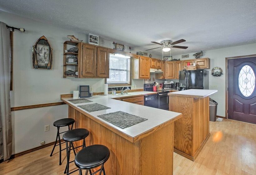 Lakefront Table Rock Home With Fire Pit!