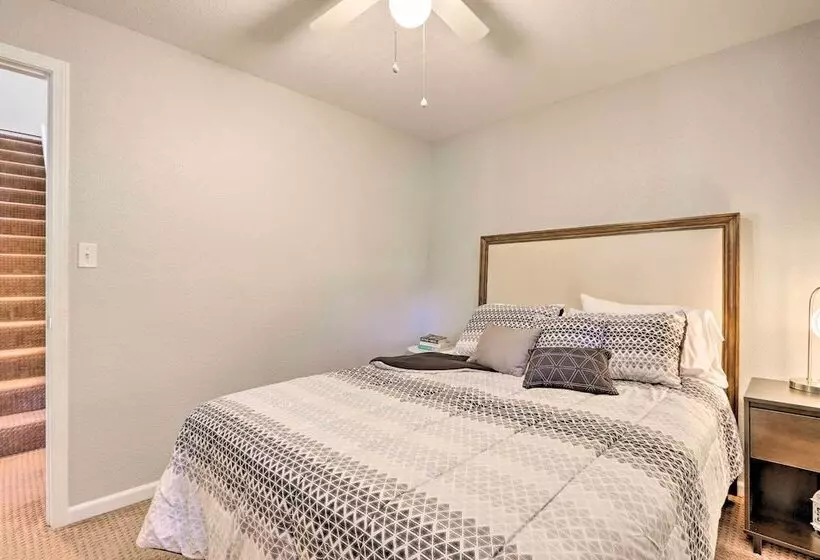 Dock & Jet Ski Slip: Lakeside Sunrise Beach Home!