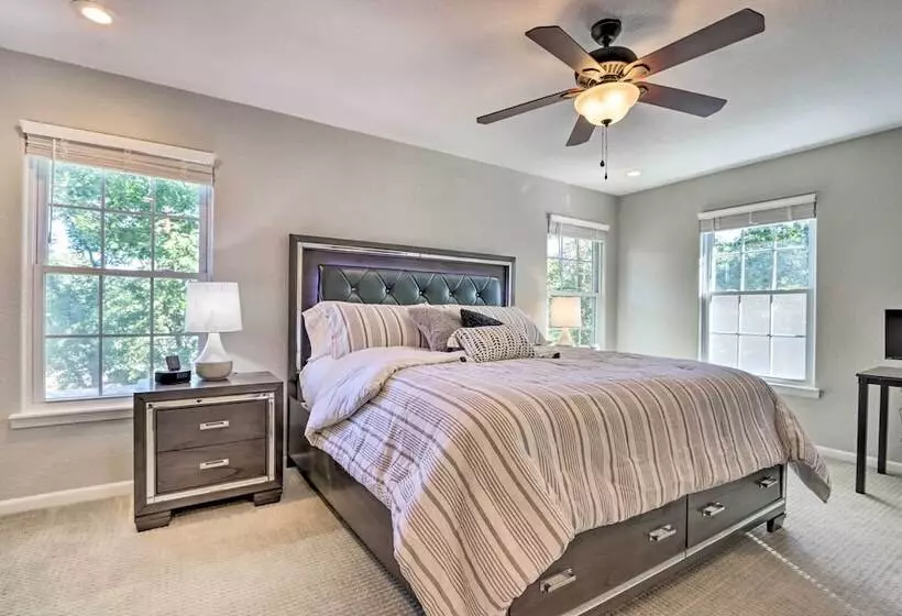 Dock & Jet Ski Slip: Lakeside Sunrise Beach Home!