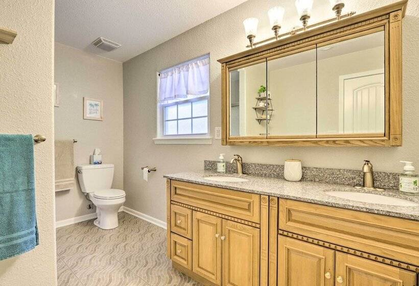 Dock & Jet Ski Slip: Lakeside Sunrise Beach Home!