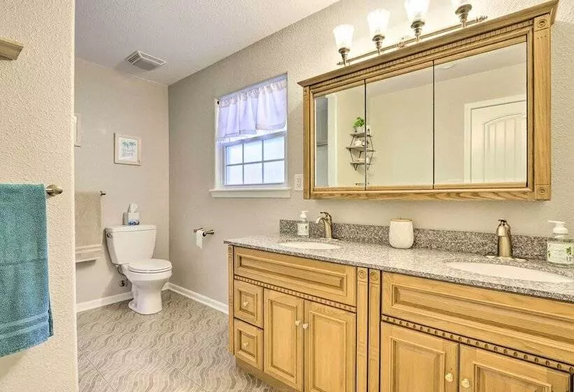 Dock & Jet Ski Slip: Lakeside Sunrise Beach Home!