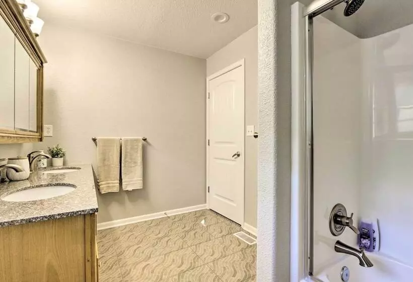 Dock & Jet Ski Slip: Lakeside Sunrise Beach Home!