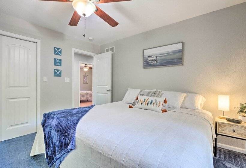 Dock & Jet Ski Slip: Lakeside Sunrise Beach Home!