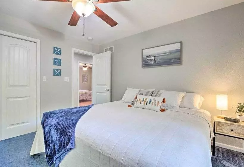 Dock & Jet Ski Slip: Lakeside Sunrise Beach Home!